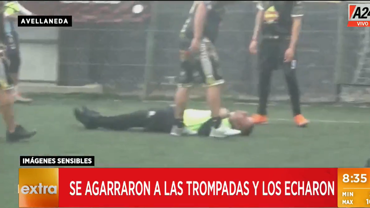 Un futbolista desmayó a un árbitro de una patada en la nuca