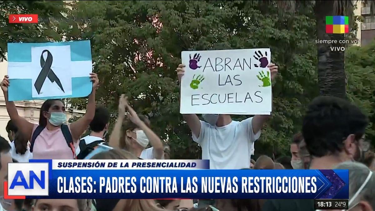 Padres Madres Y Alumnos Protestaron Frente Al Ministerio De Educaci N