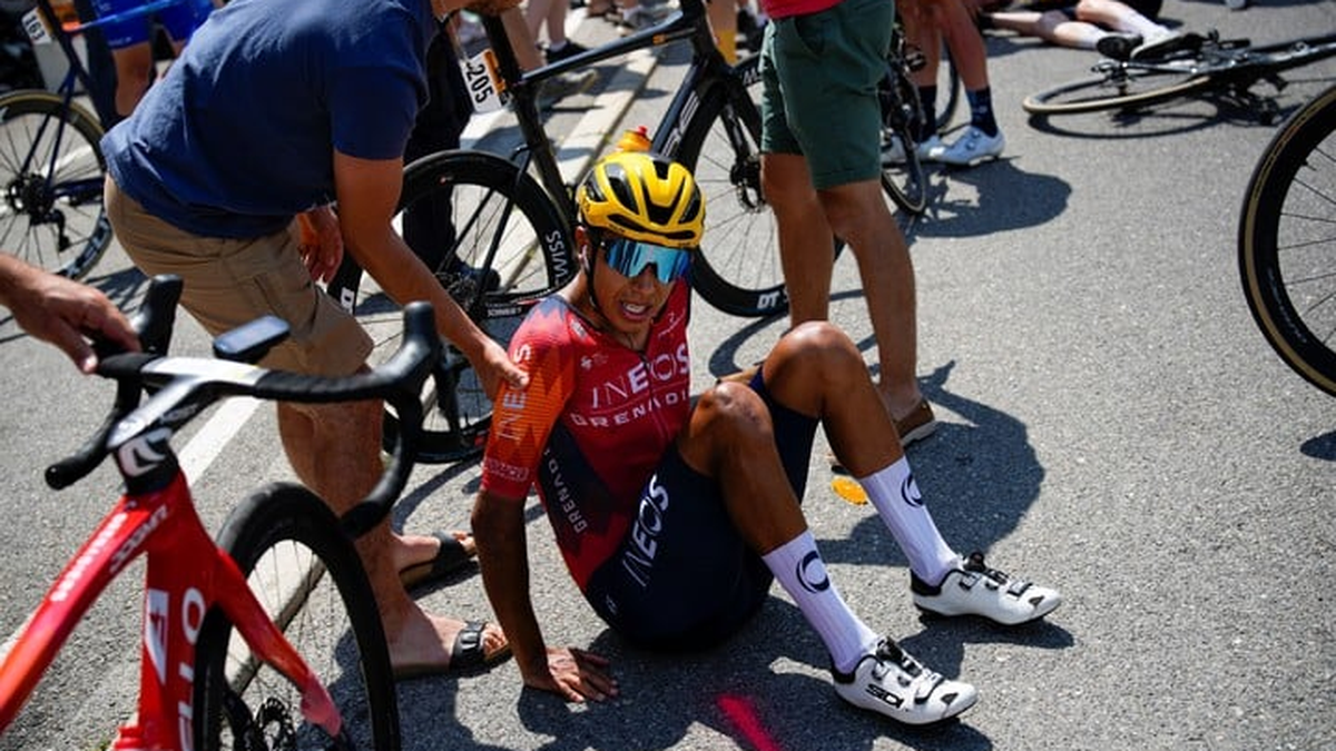 Video se quiso sacar una selfie empujó a un ciclista y provocó un