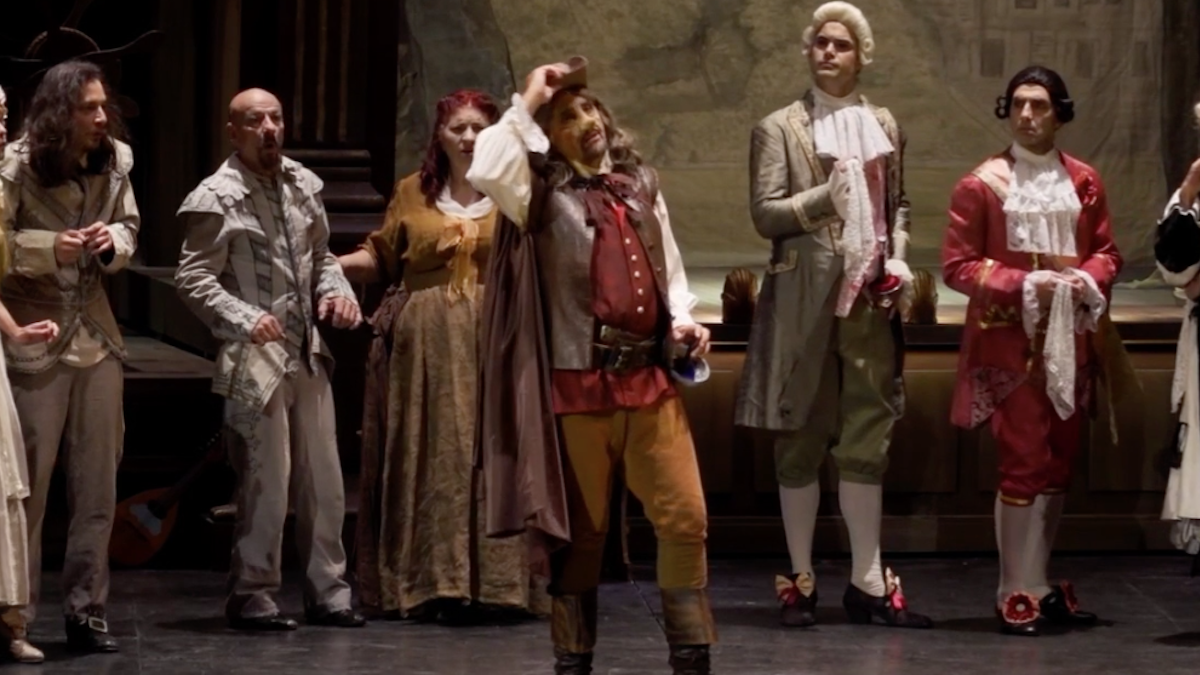 Gabriel Goity y un numeroso elenco en Cyrano en el teatro San Martín