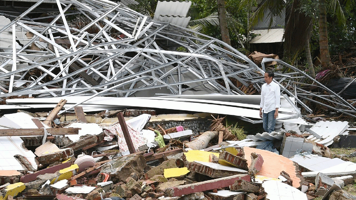 Mientras sigue el alerta, ya son 373 los muertos por el tsunami en Indonesia y revelan por qué no pudieron prevenirlo