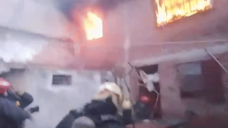 Un incendio en un edificio de Almagro quemó un local y hubo evacuados. Un incendio en un edificio de Almagro quemó un local y hubo evacuados.