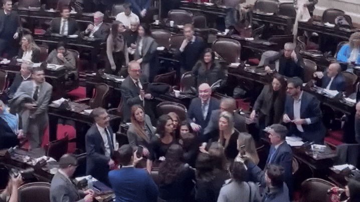 Escándalo en el Congreso: levantaron la sesión luego de que diputados kirchneristas increparan a Espert