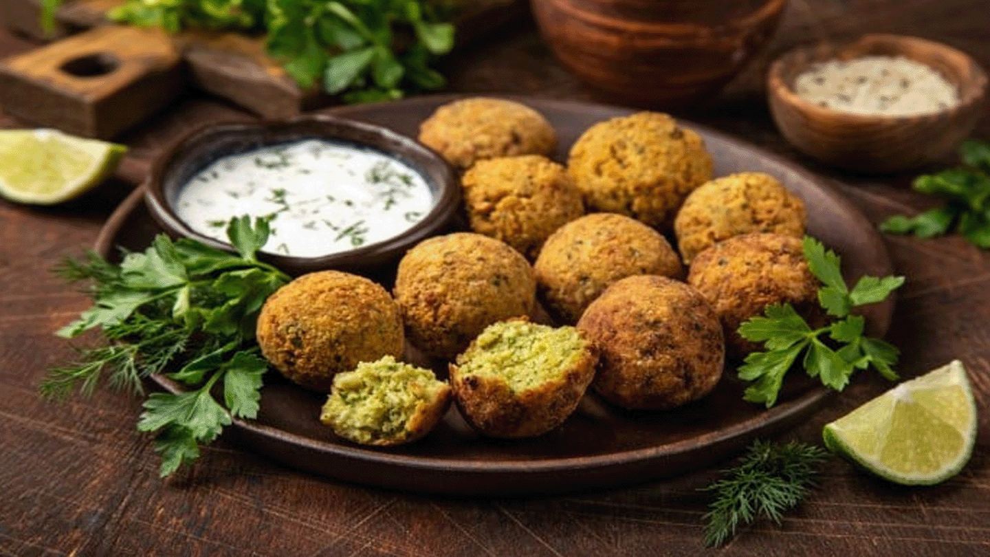 Cómo preparar falafel casero: el secreto para que quede crocante por fuera y suave por dentro