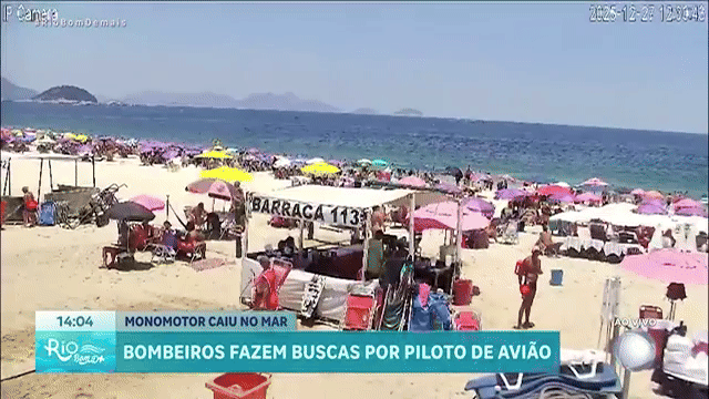 Tragedia en Copacabana: un avión ultraliviano cayó al mar en un vuelo publicitario y murió el piloto