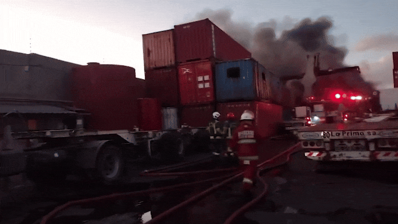 incendio en la boca: se prendio fuego un galpon de mercaderia y se desplego un amplio operativo incendio en la boca: se prendio fuego un galpon de mercaderia y se desplego un amplio operativo