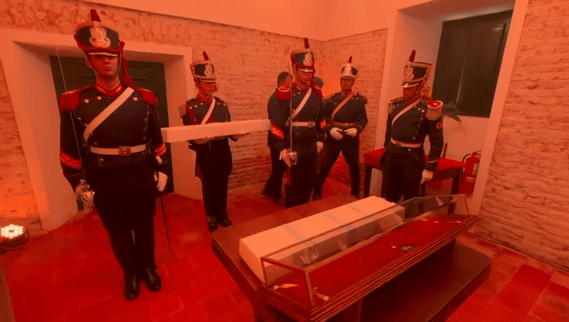 A la espera del acto que encabezará Milei, el sable corvo de San Martín ya está en Santa Fe