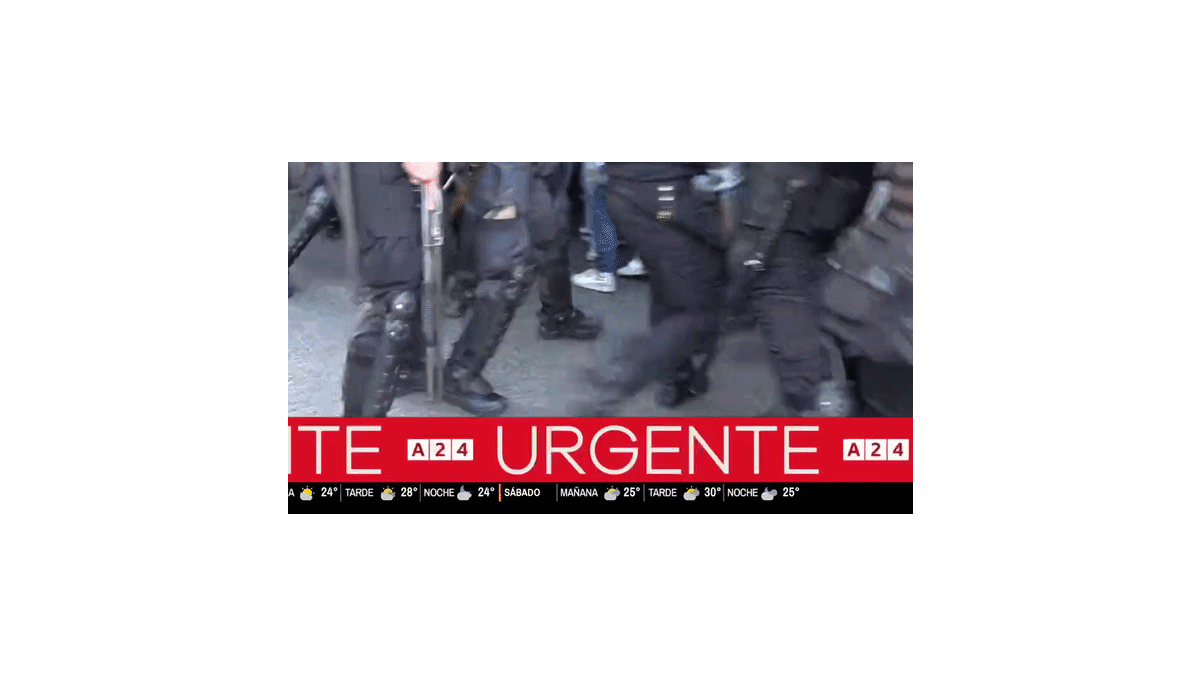 Tensión e incidentes entre la Policía y manifestantes que protestan contra la Reforma Laboral