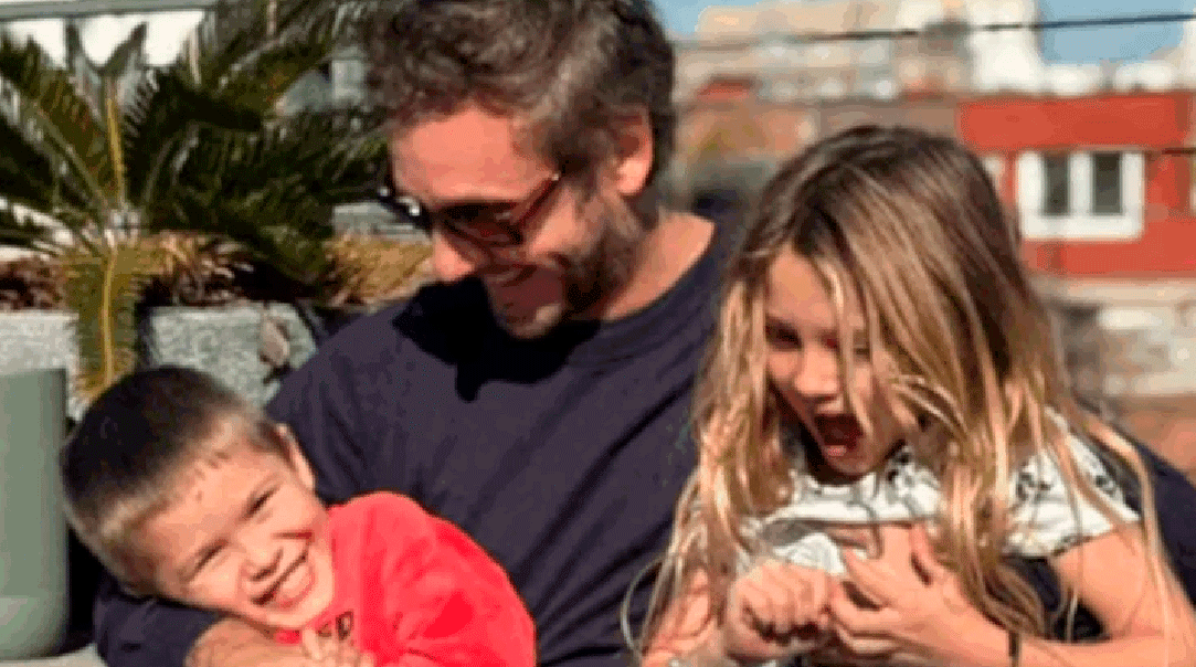 El detalle inesperado, y viral, de la foto del reencuentro de Benjamín Vicuña con sus hijos Magnolia y Amancio