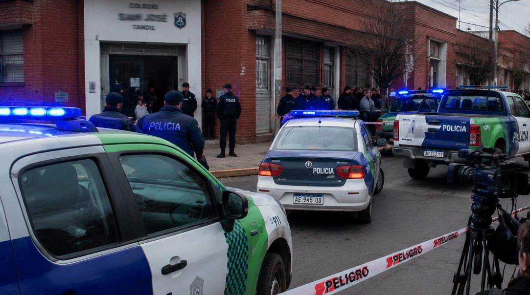 Terror en la escuela: estudiante de 15 años fracturó de una trompada la mandíbula de su profesor