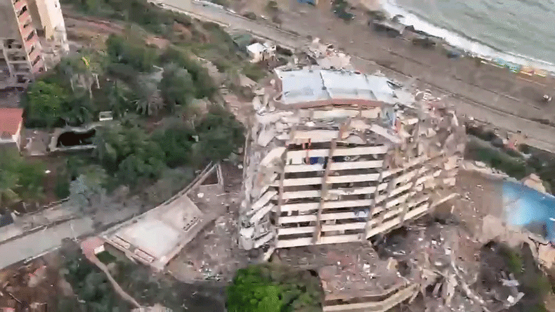 Cientos de edificios terminaron destrozados en Venezuela. (Video: redes sociales).