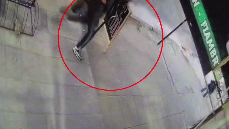 Así escapaba el acusado de haber matado de un disparo a su novia en Ituzaingó