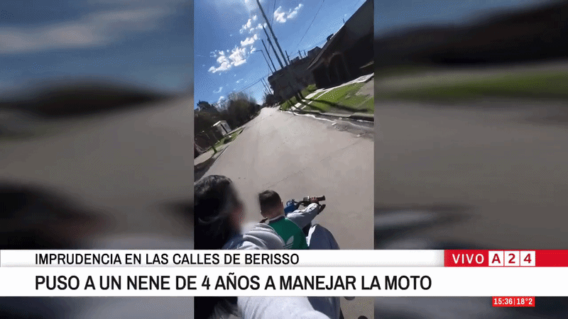 Una mujer dejó a su hijo al volante de una moto mientras grababa un video para las redes