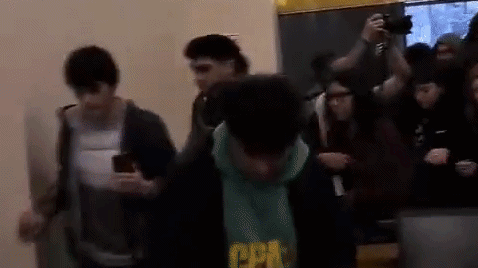 Estudiantes ingresaron al Palacio Pizzurno para reclamar por la ley de Financiamiento Universitario