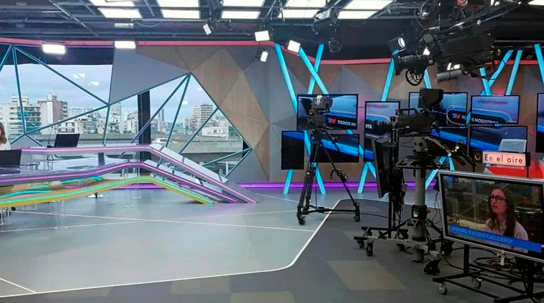 Blopper en vivo en TN: no pudo pronunciar una palabra, se enojó golpeó la mesa y mandó a leer a los demás