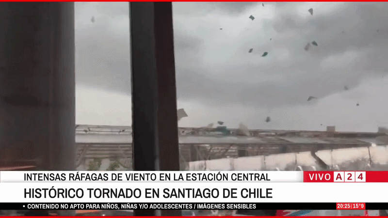 Temporal histórico en Chile: un tornado arrancó el techo de una terminal de micros en Santiago