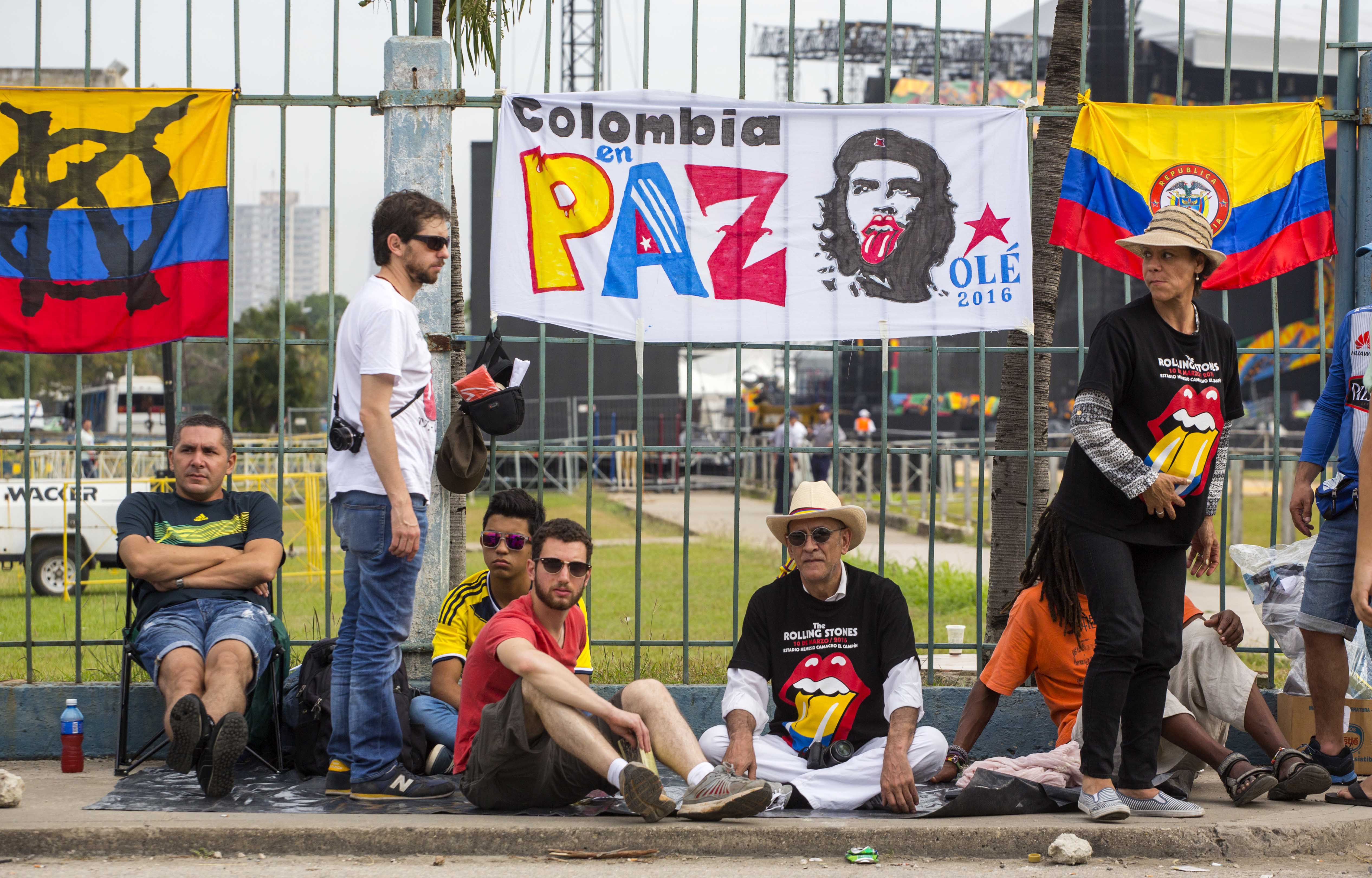 Los fans llegaron temprano al predio de la Ciudad Deportiva donde tocan los Stones.