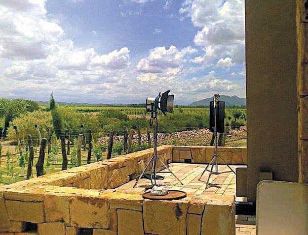 El flamante emprendimiento Rosell Boher Lodge, en Luján de Cuyo, fue el lugar elegido para una de las dos locaciones que usó la producción para rodar las escenas mendocinas de El hilo rojo.