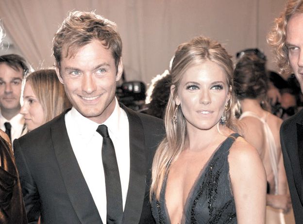 ude Law también engañó a Sienna Miller con la niñera de sus hijos, Daisy Wright.