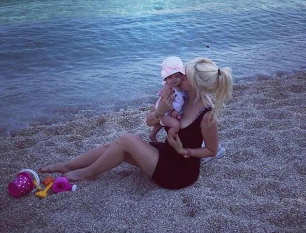 La mediática disfrutó de unas vacaciones en las playas de Montecarlo con su pequeña hija