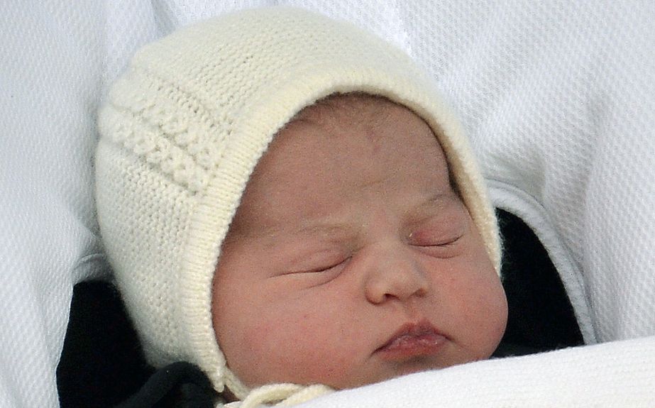 La princesa nació a las 8.34 de la mañana del sábado y horas después fue presentada al mundo.