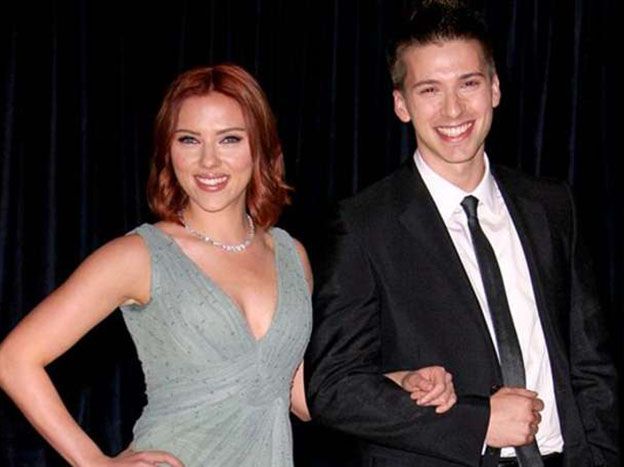 Hunter Johansson, hermano Scarlett.