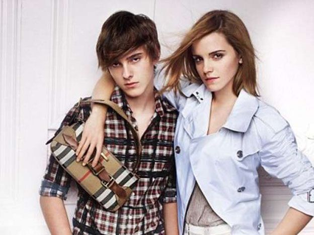 Alex Watson, hermano de Emma.