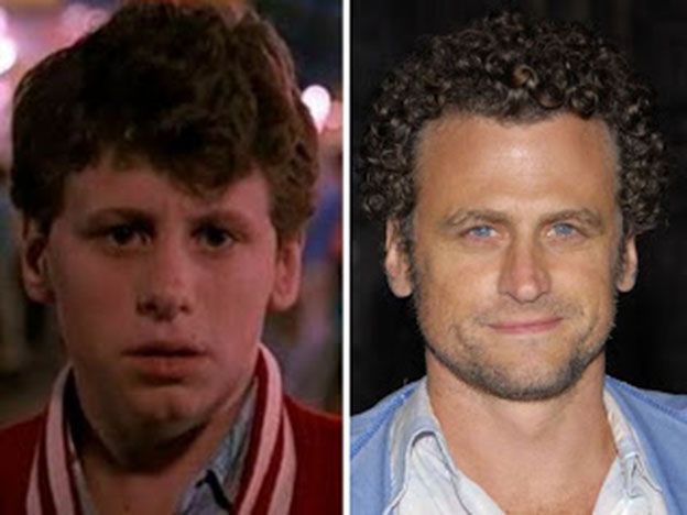 Big, 1988 David Moscow Nació en Nueva York, se hizo famoso interpretando al joven Josh Baskin en Big. En 1992 consiguió ul papel en la película La Pandilla.  Fue a la Universidad Hampshrie en Massachusetts en 1990, y estuvo comprometido con la actriz Kerry Washington desde octubre de 2004 hasta marzo de 2007.