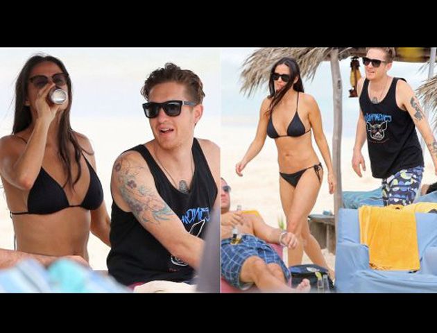 Demi  fue fotografiada junto a un joven durante sus vacaciones en México.
