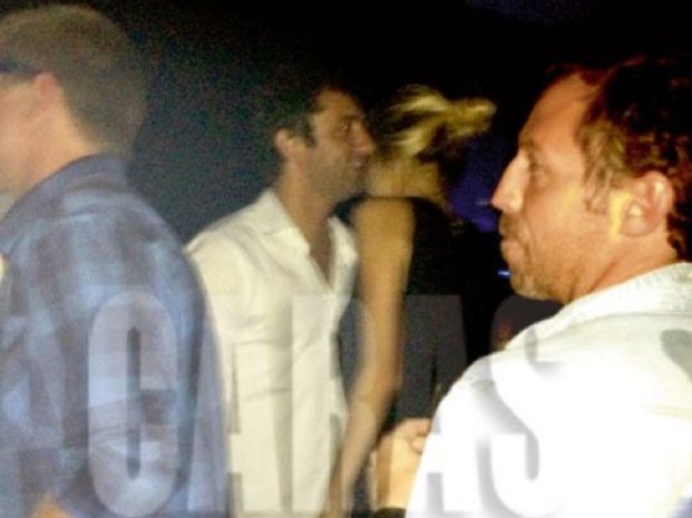 Pablo Piumetto y la modelo en una restobar cordobés.
