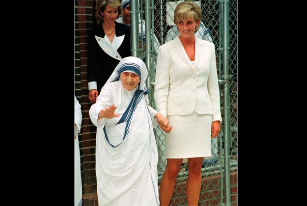 Teresa de Calcuta murió solo unos días después que Diana. La princesa acudió en ocasiones a apoyar la obra de las Misioneras de la Caridad.