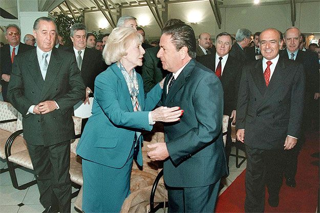 Junto al entonces presidente Eduardo Duhalde, en 2002.