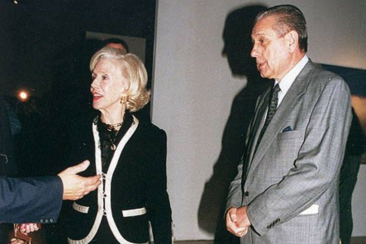 Junto al cardiocirujano Rene Favaloro. Amalita fue conocida por su filantropía en cuestiones de salud y educación.