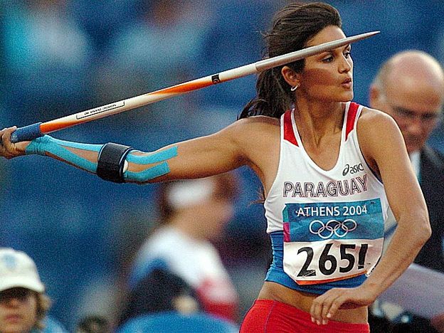 La paraguaya Leryn Franco, lanzando la jabalina.