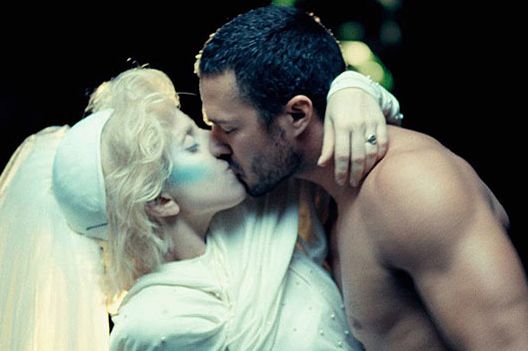 Juntos, en el videoclip donde habría nacido el amor, You and I.