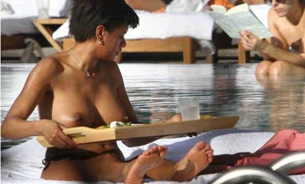 El topless de la mujer de Eto’o / www.repubblica.it
