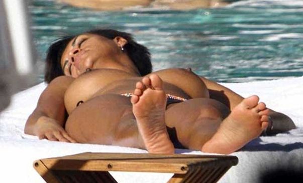 El topless de la mujer de Eto’o / www.repubblica.it