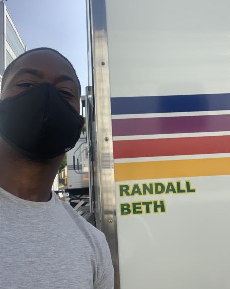 Sterling K. Brown en el set de This is Us