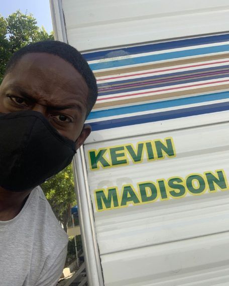 Sterling K. Brown en el set de This is Us