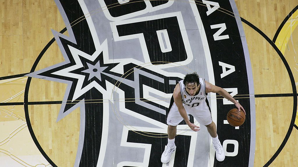 The Big Three: Parker, Duncan y Ginóbili mostrando el anillo de 2014.