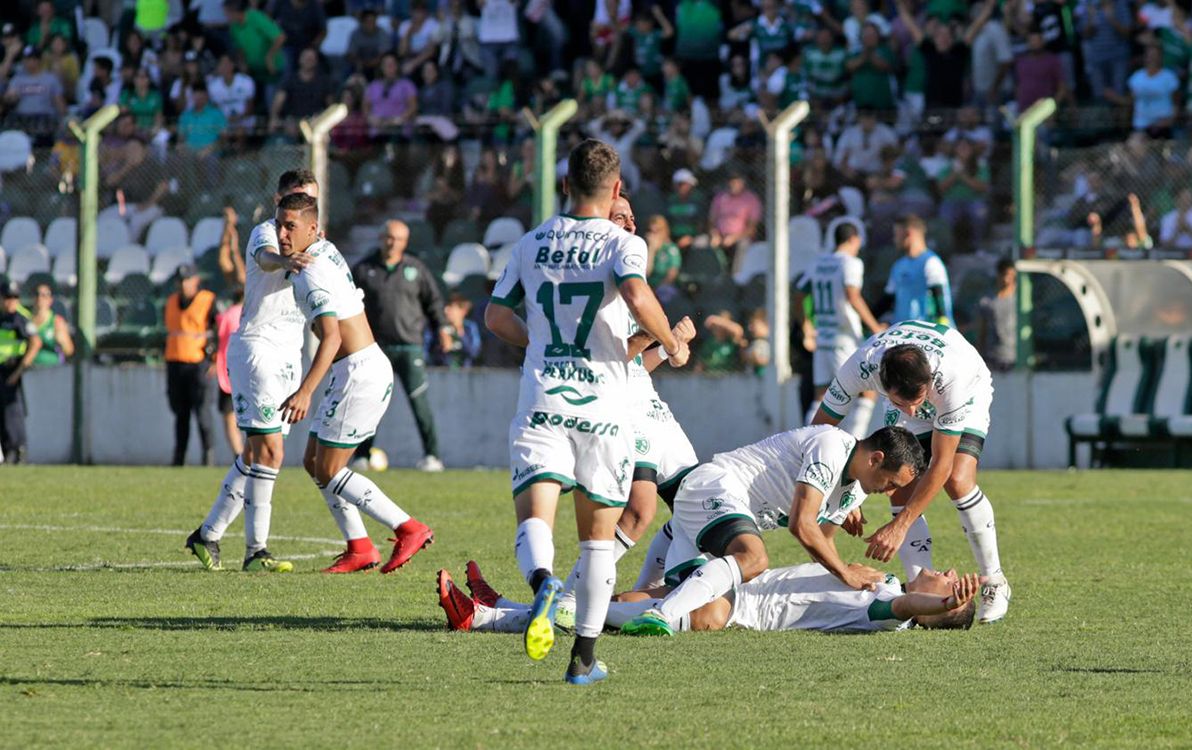 Buenos Aires, 15 de abril de 2019: Nueva Chicago, escolta de la B Nacional, derrotó a Sarmiento de Junín, uno de los punteros, por 1 a 0 como local, en el marco de la 24ta. y anteúltima fecha.Foto: Raúl Ferrari/Telam