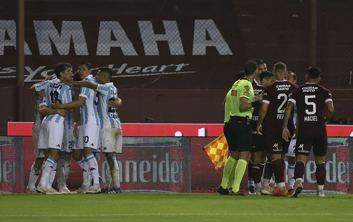 zzzznacd2NOTICIAS ARGENTINAS BAIRES, SETIEMBRE 16: Jonatan Cristaldo festeja luego de convertir el primer gol para Racing que enfrenta a Lanus, en el estadio Néstor Díaz Pérez, por la quinta fecha de la Superliga.   FOTO NA: DAMIAN DOPACIOzzzz