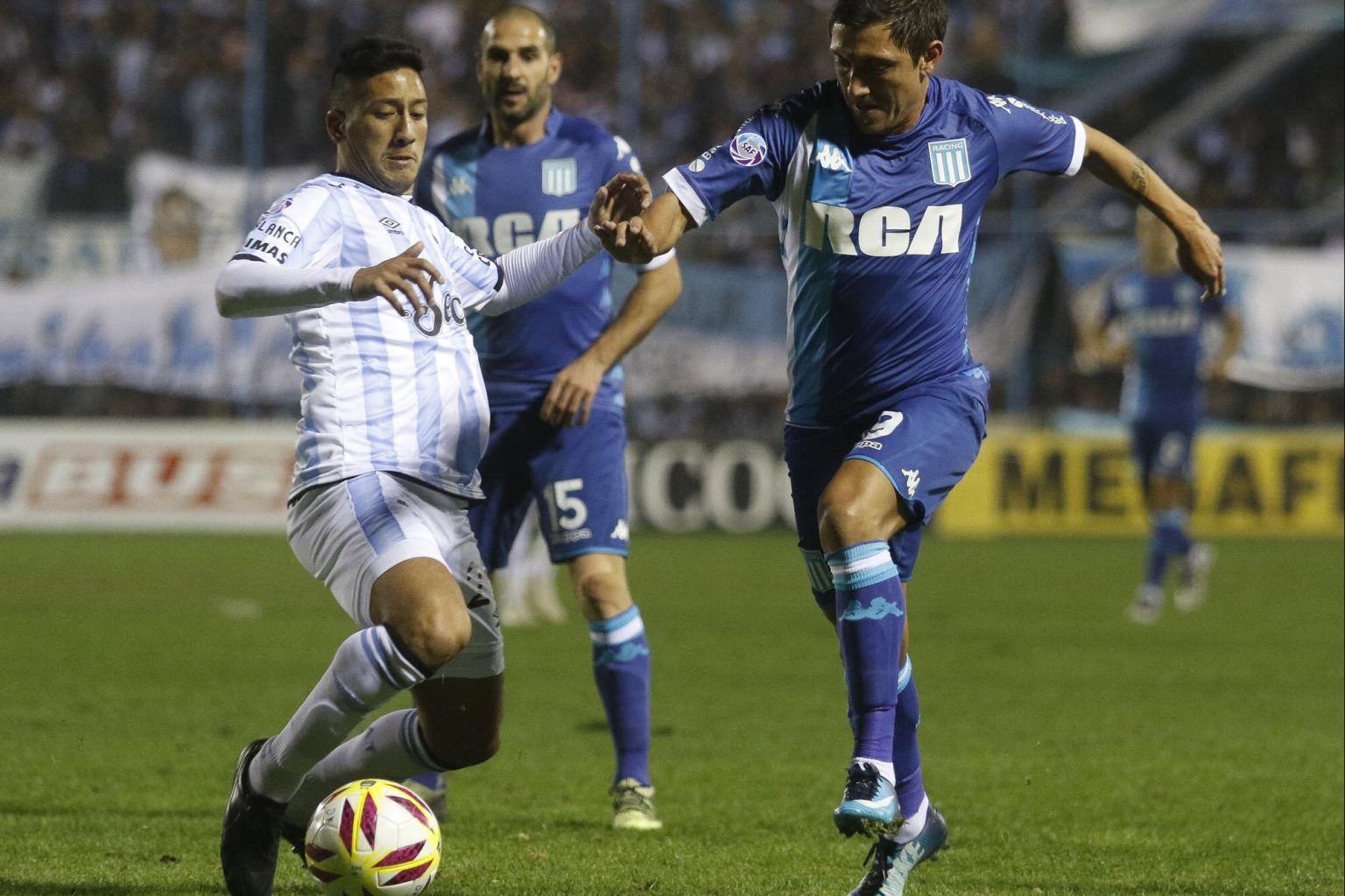 zzzznacd2NOTICIAS ARGENTINAS BAIRES, SETIEMBRE 16: Jonatan Cristaldo festeja luego de convertir el primer gol para Racing que enfrenta a Lanus, en el estadio Néstor Díaz Pérez, por la quinta fecha de la Superliga.   FOTO NA: DAMIAN DOPACIOzzzz