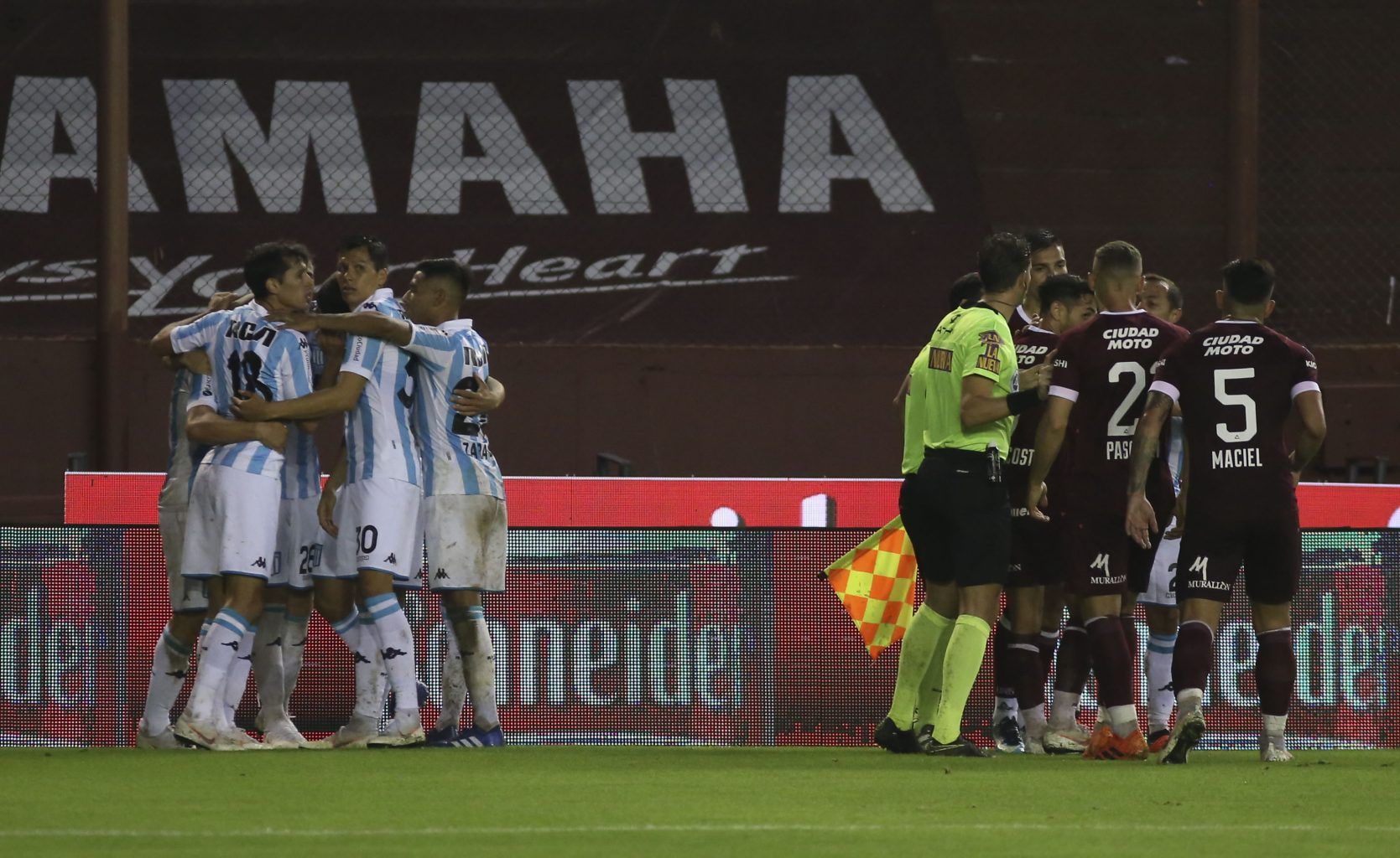 zzzznacd2NOTICIAS ARGENTINAS BAIRES, SETIEMBRE 16: Jonatan Cristaldo festeja luego de convertir el primer gol para Racing que enfrenta a Lanus, en el estadio Néstor Díaz Pérez, por la quinta fecha de la Superliga.   FOTO NA: DAMIAN DOPACIOzzzz
