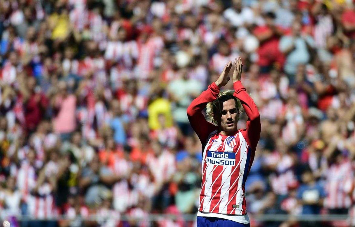 Atletico Madrids forward from France Antoine Griezmann celebrates a goal during the Spanish league football match Club Atletico de Madrid vs Sevilla FC at the Wanda Metropolitano stadium in Madrid on September 23, 2017. (Photo by PIERRE-PHILIPPE MARCOU / AFP)