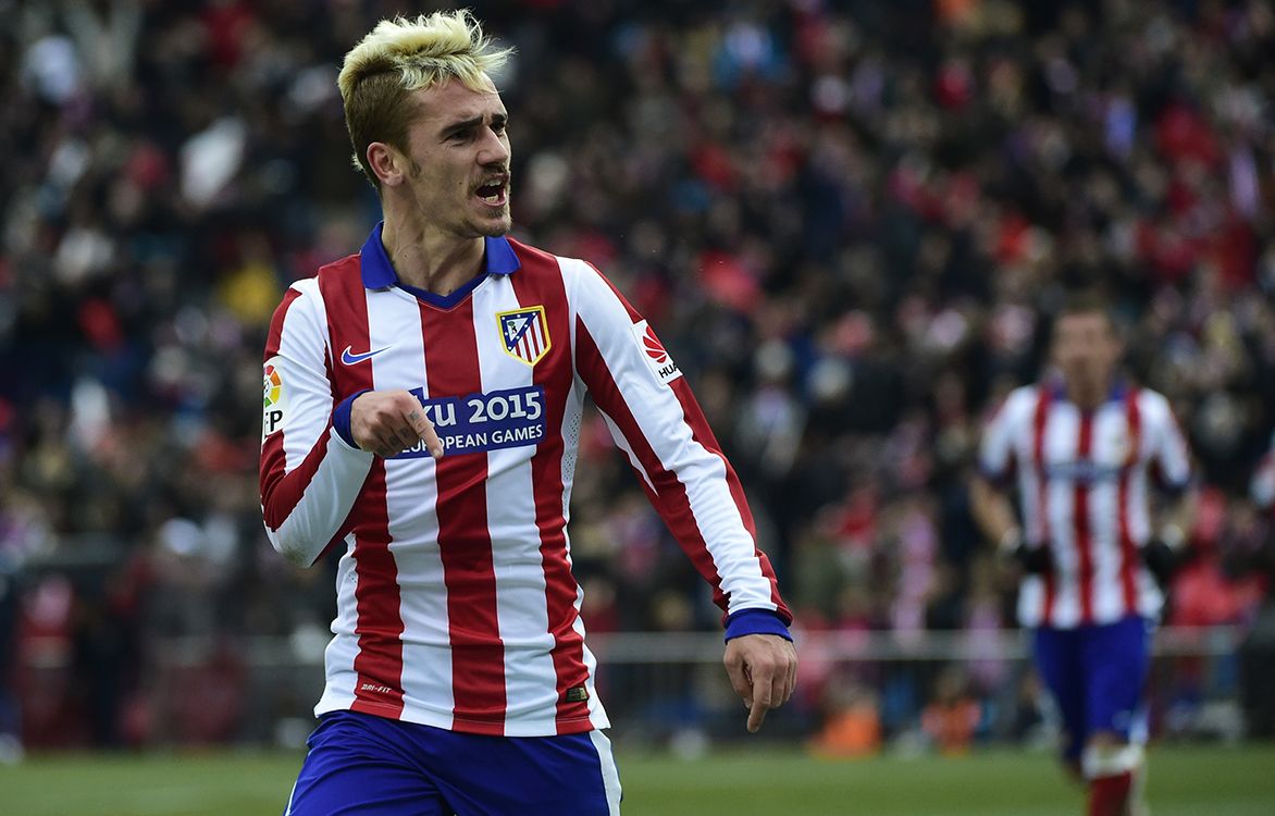 Atletico Madrids French forward Antoine Griezmann celebrates after scoring during the Spanish league football match Club Atletico de Madrid vs Real Madrid CF at the Vicente Calderon stadium in Madrid on February 7, 2015.   AFP PHOTO/ PIERRE-PHILIPPE MARCOU (Photo by PIERRE-PHILIPPE MARCOU / AFP)