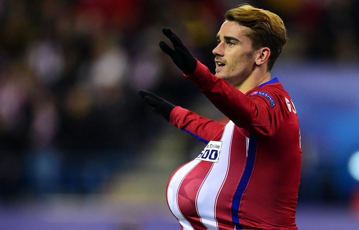 Atletico Madrids French forward Antoine Griezmann celebrates a goal during the UEFA Champions League Group C football match Club Atletico de Madrid vs Galatasaray AS at the Vicente Calderon stadium in Madrid on November 25, 2015. (Photo by JAVIER SORIANO and ETIENNE LAURENT / AFP)