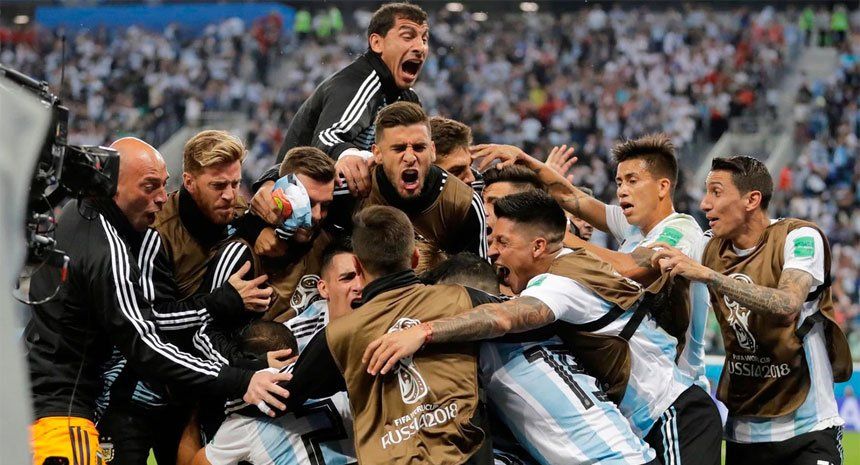 Los nuevos caballeros de la angustia y los riesgos de jugar con la teoría del dios argentino