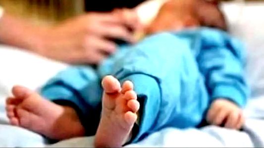 Los acusaron de abusar de su bebé, vivieron un infierno y ahora la Justicia dice que fue un error