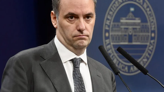 Manuel Adorni faltó a la conferencia de prensa y apareció una polémica reemplazante